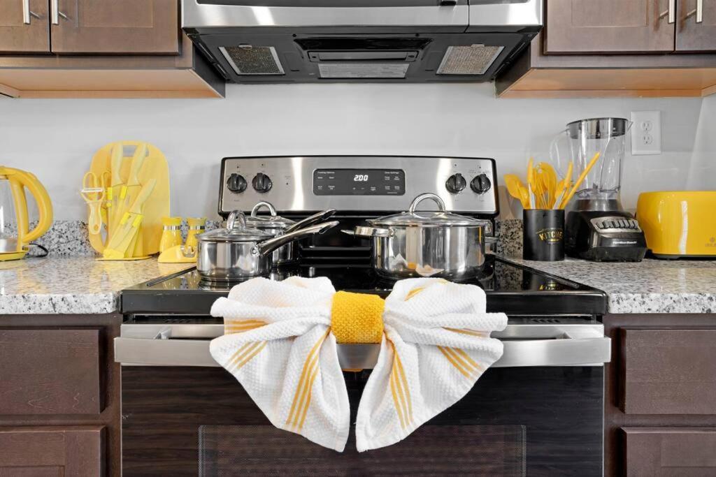 Make Lemonade In Luxury W King Bed And Free Parking Plus 40 Minutes To Nashville Clarksville Bagian luar foto