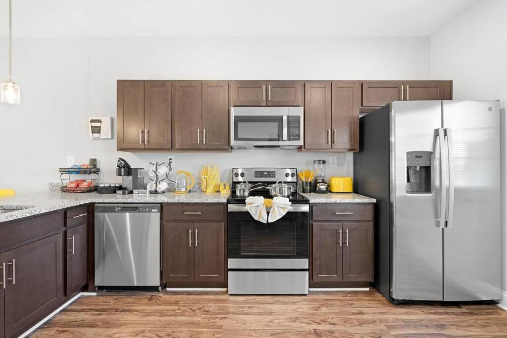 Make Lemonade In Luxury W King Bed And Free Parking Plus 40 Minutes To Nashville Clarksville Bagian luar foto