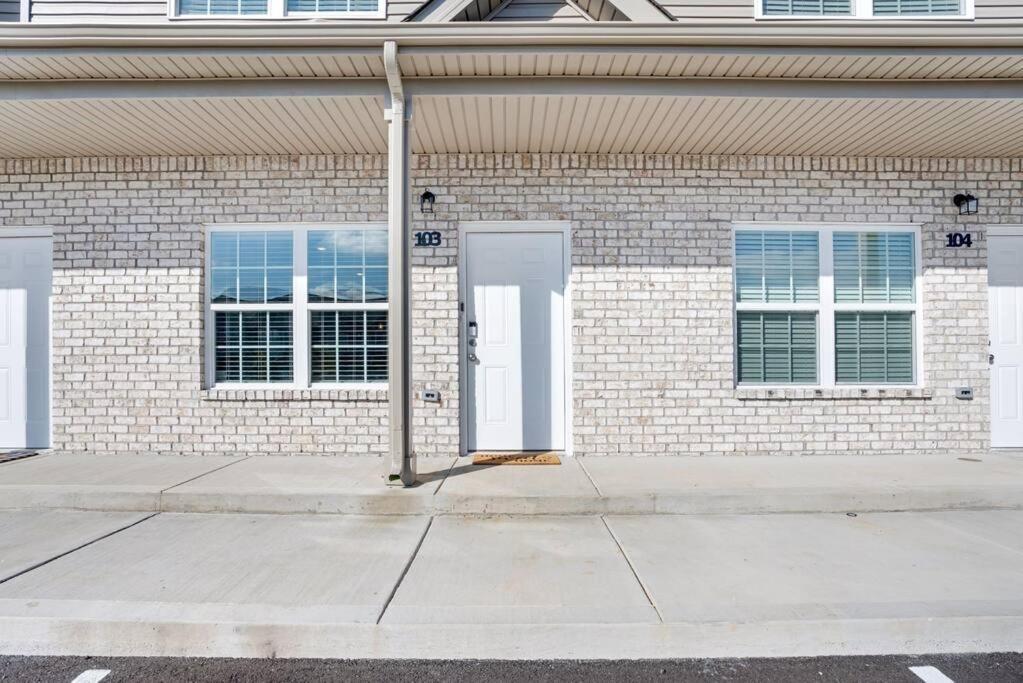 Make Lemonade In Luxury W King Bed And Free Parking Plus 40 Minutes To Nashville Clarksville Bagian luar foto