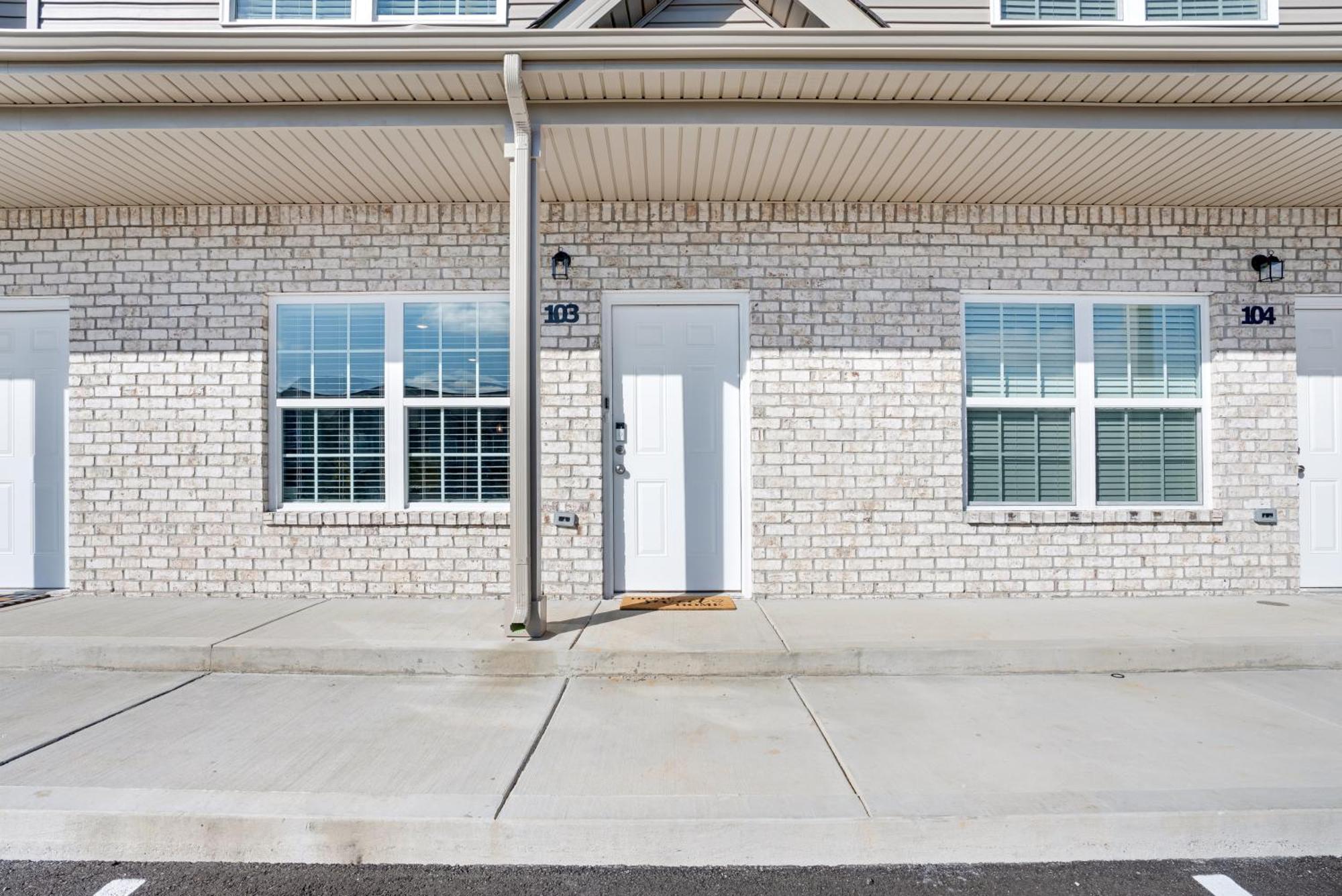 Make Lemonade In Luxury W King Bed And Free Parking Plus 40 Minutes To Nashville Clarksville Bagian luar foto